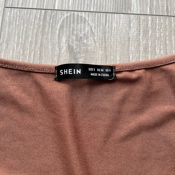 Twist Front Notched Neck Crop Tee - Picture 5 of 7